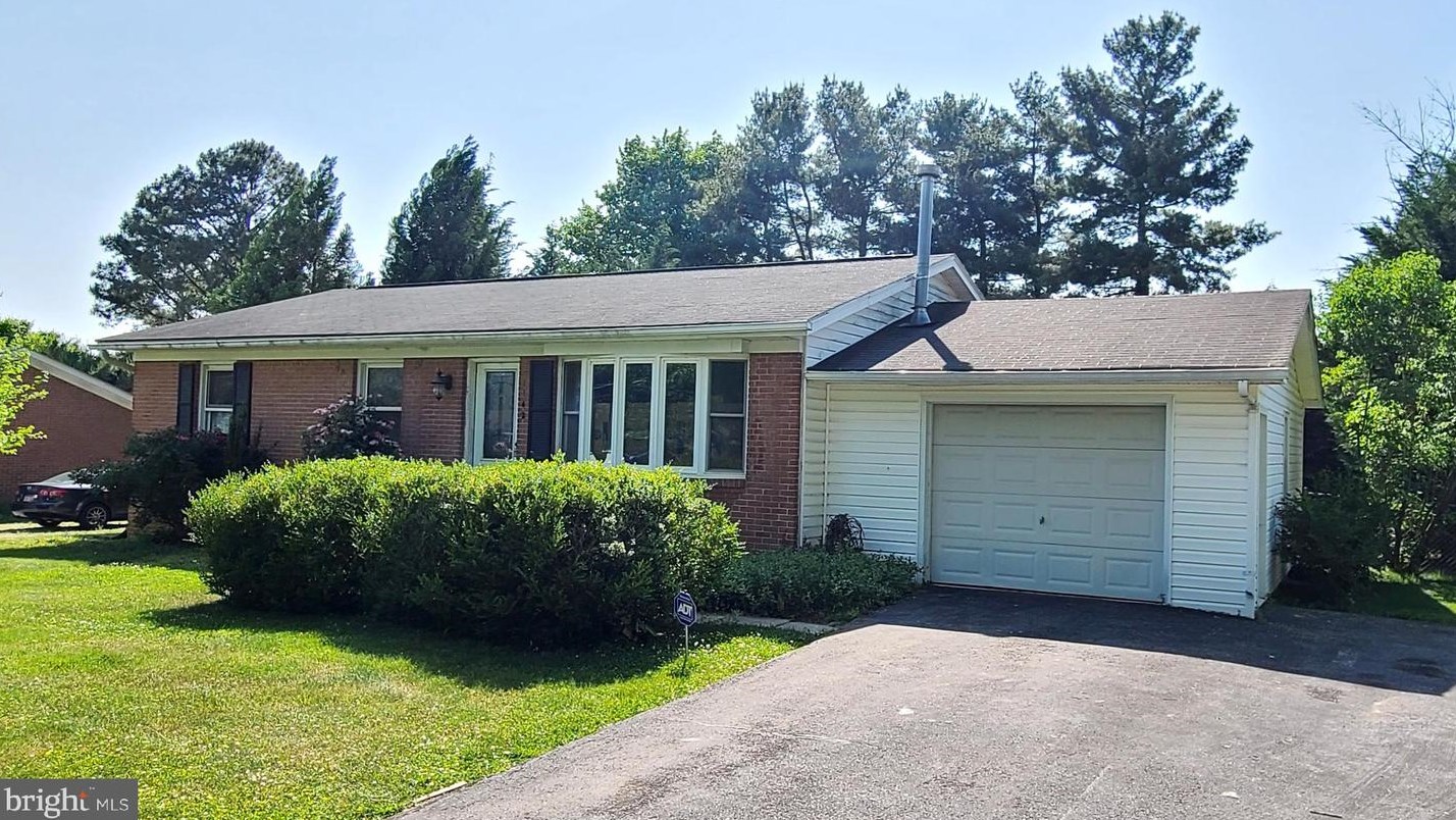 1142 Tuscawilla Dr, Charles Town, WV 25414