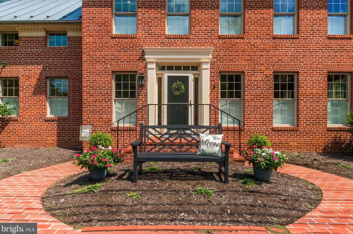 107 N Church St, Shepherdstown, WV 25443