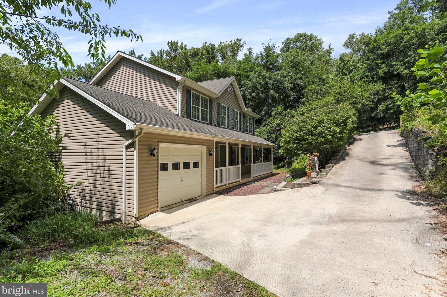 157 Oakridge Dr, Harpers Ferry, WV 25425