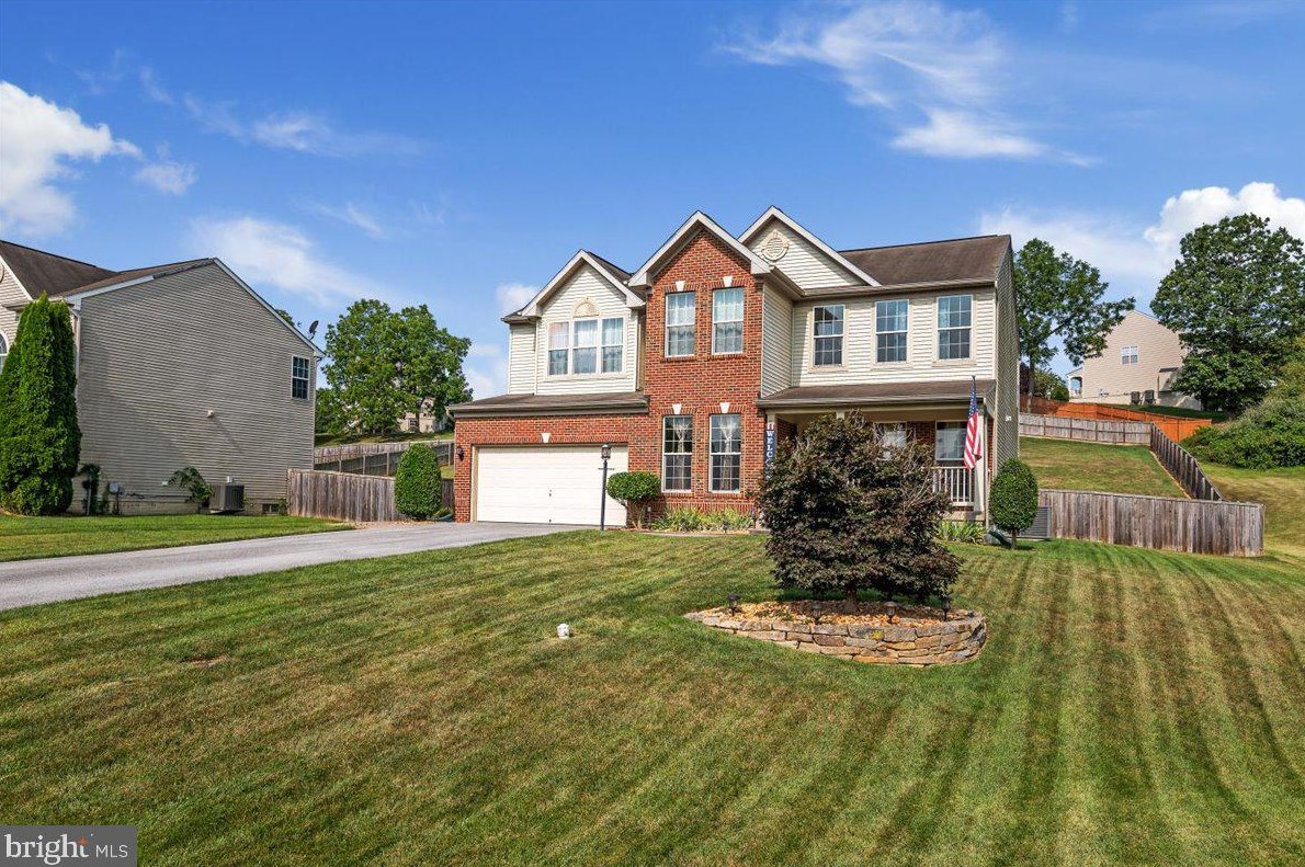 267 Summer Grove Dr, Martinsburg, WV 25430-2903