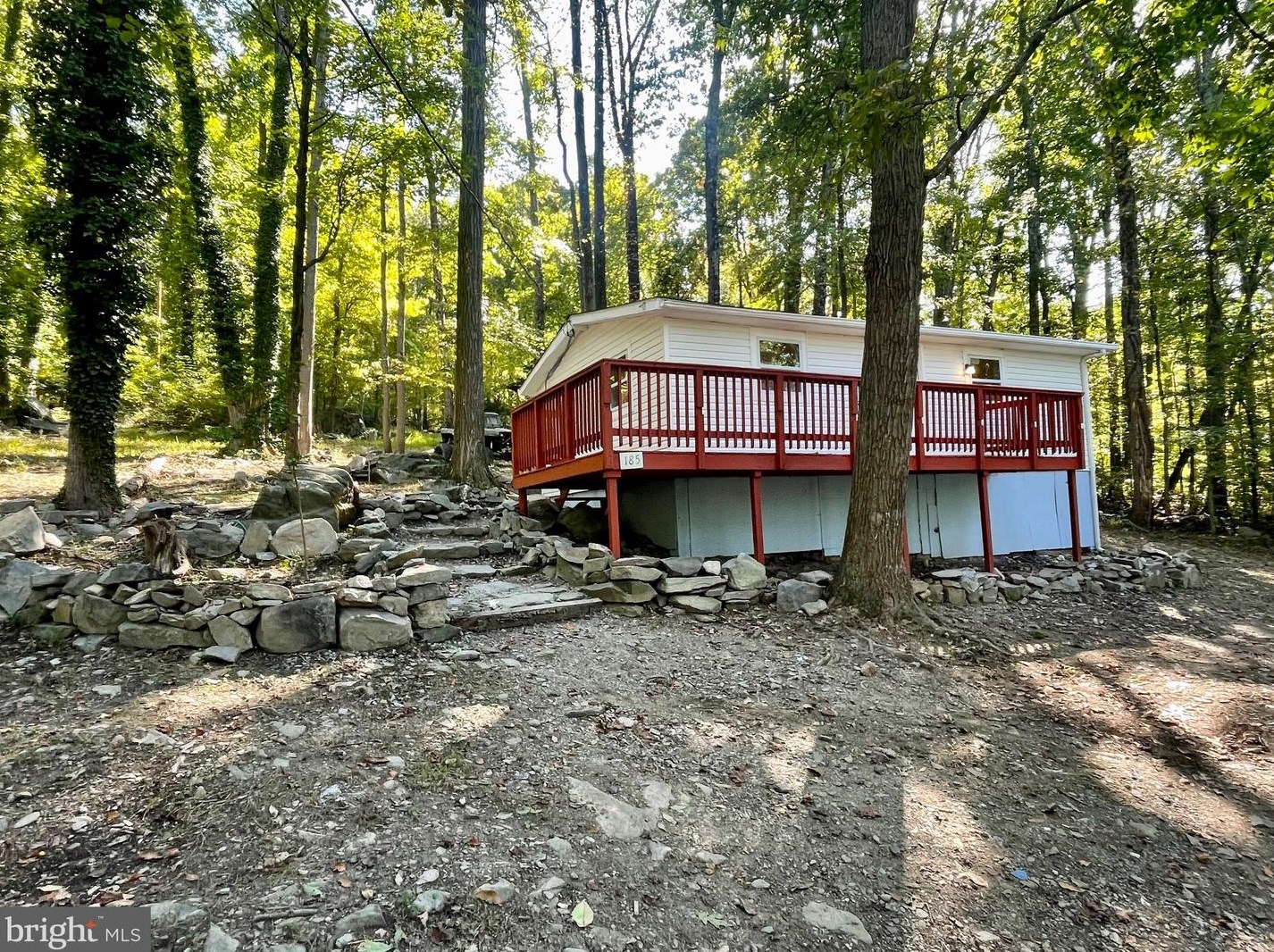 185 Woodpecker Ln, Harpers Ferry, WV 25425