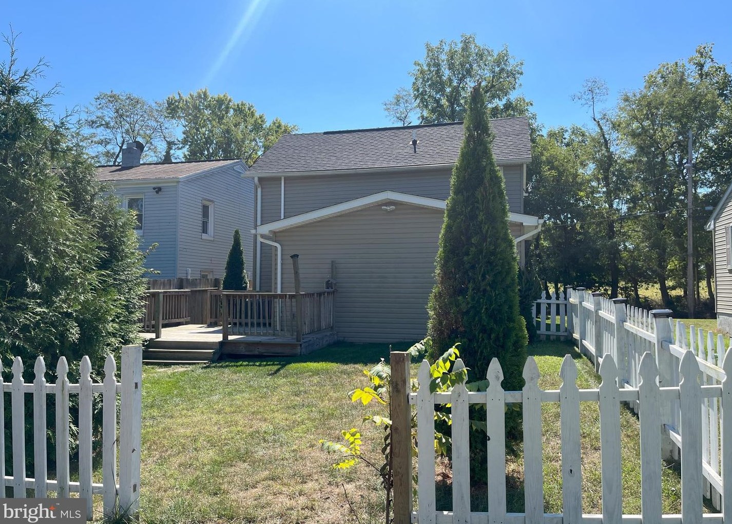 856 Washington St, Charles Town, WV 25414-1742