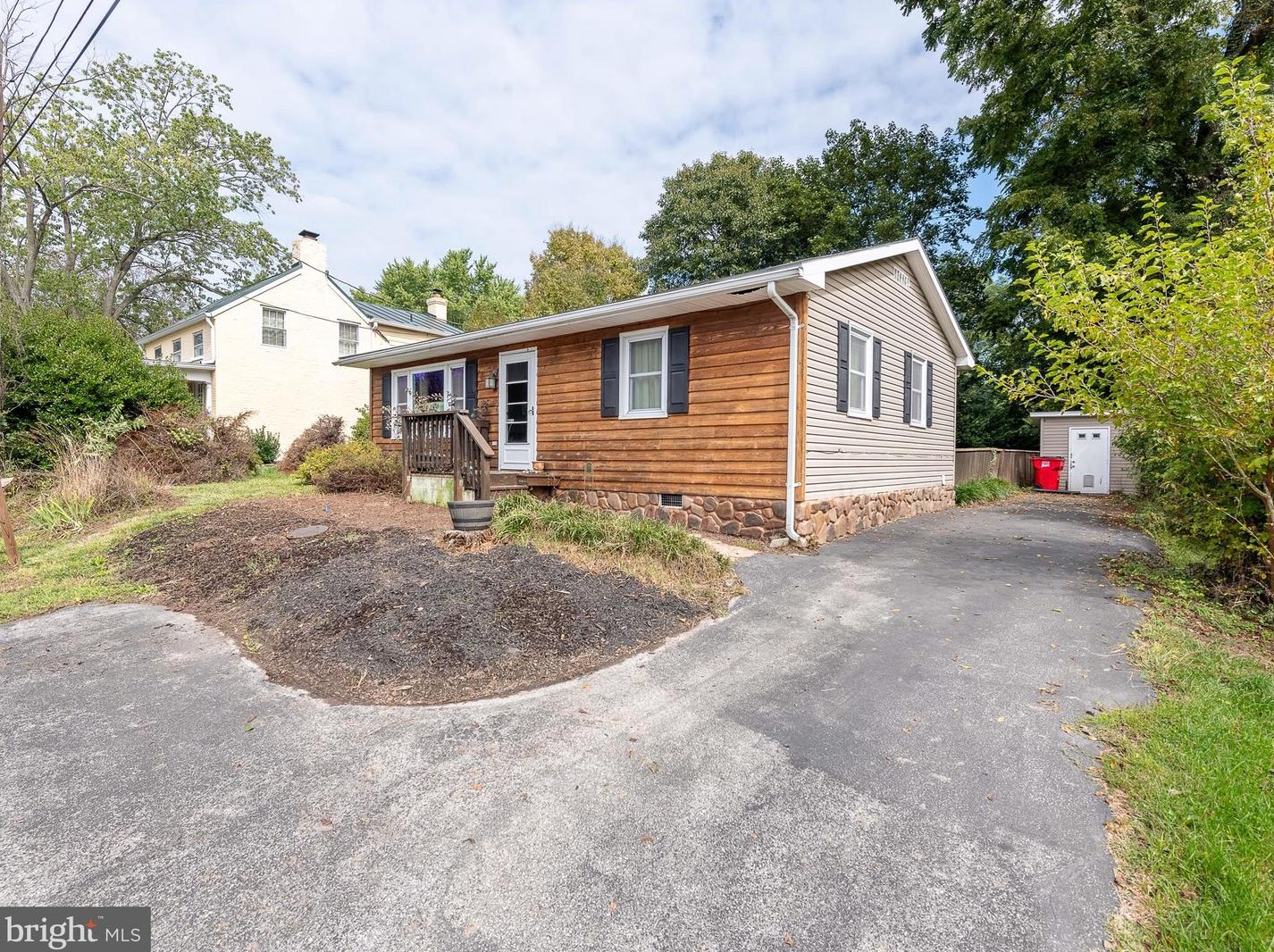 55 Clay St, Harpers Ferry WV  25425-6332 exterior