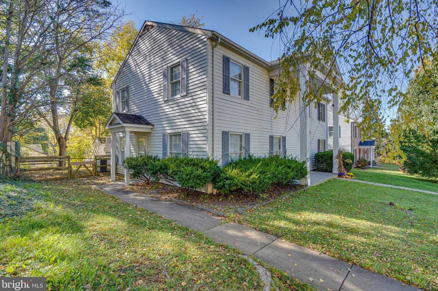 45 Standish Ct, Charles Town, WV 25414