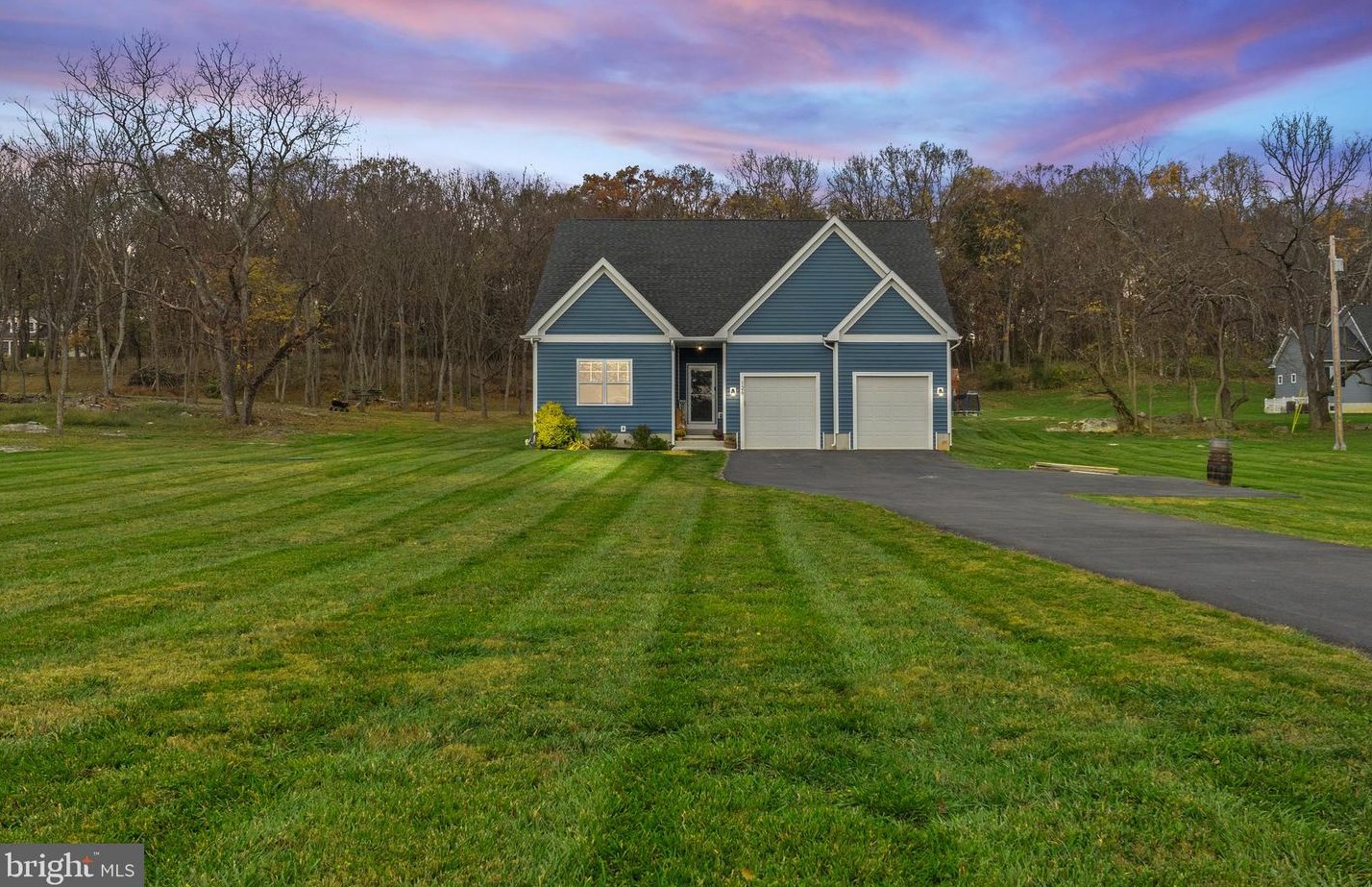 126 W Blakeley Dr, Charles Town, WV 25414