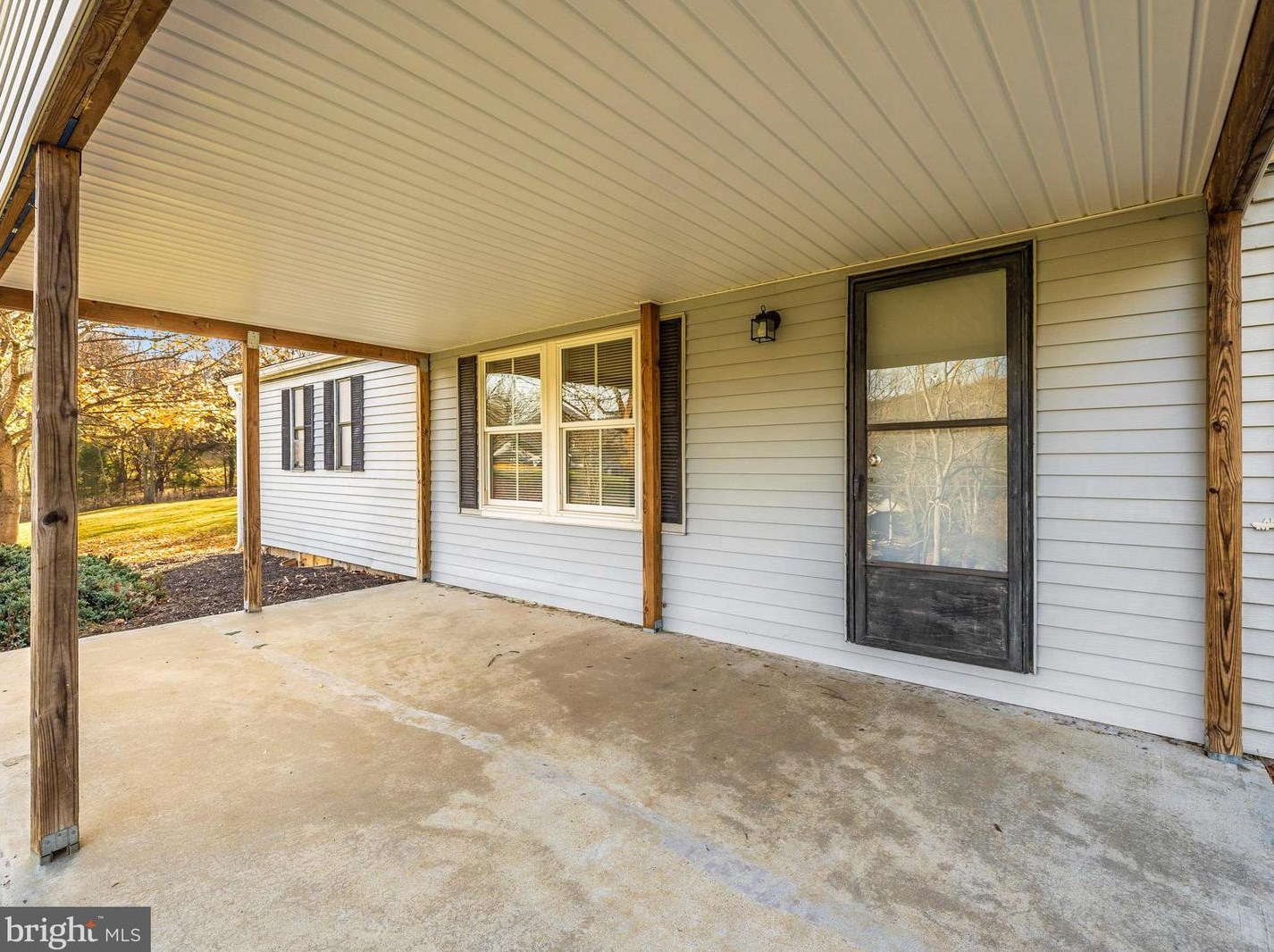 27 Bluegill Dr, Harpers Ferry, WV 25425