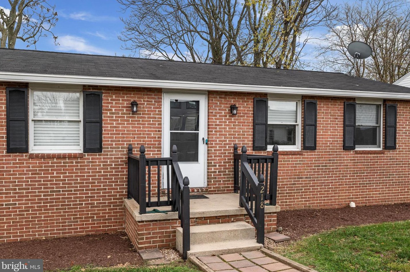 218 4th Ave, Ranson WV  25438-1618 exterior
