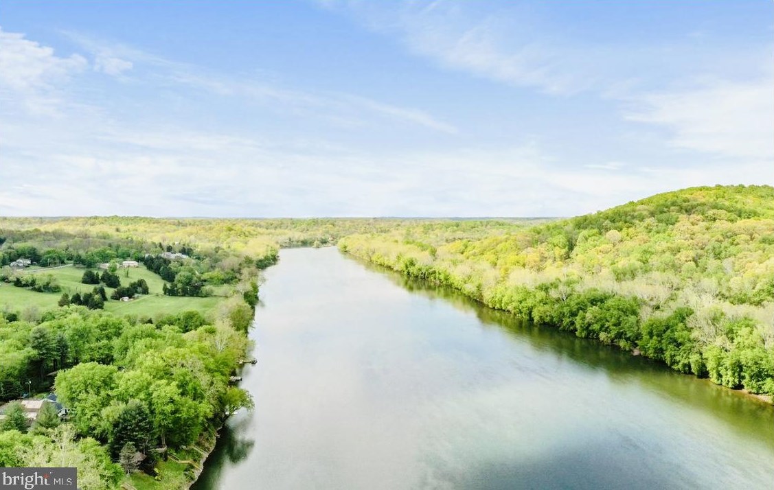 78 River Cliff Dr, Harpers Ferry, WV 25425