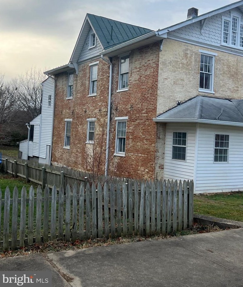 212 Samuel Street S #100, Charles Town, WV 25414