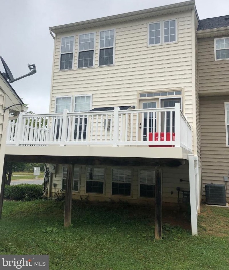 10 Davis St, Charles Town, WV 25414