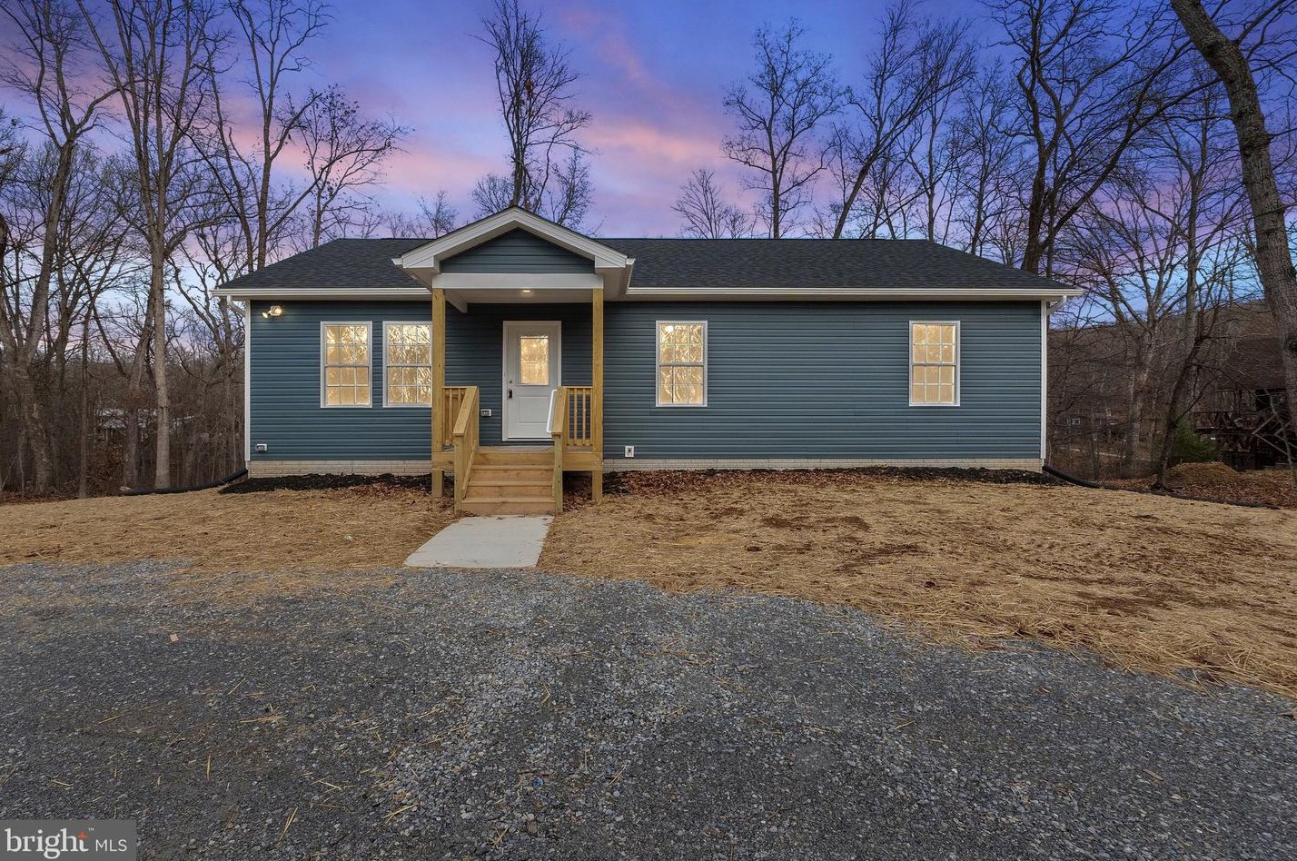 60 Mountain Brook Dr, Harpers Ferry, WV 25425