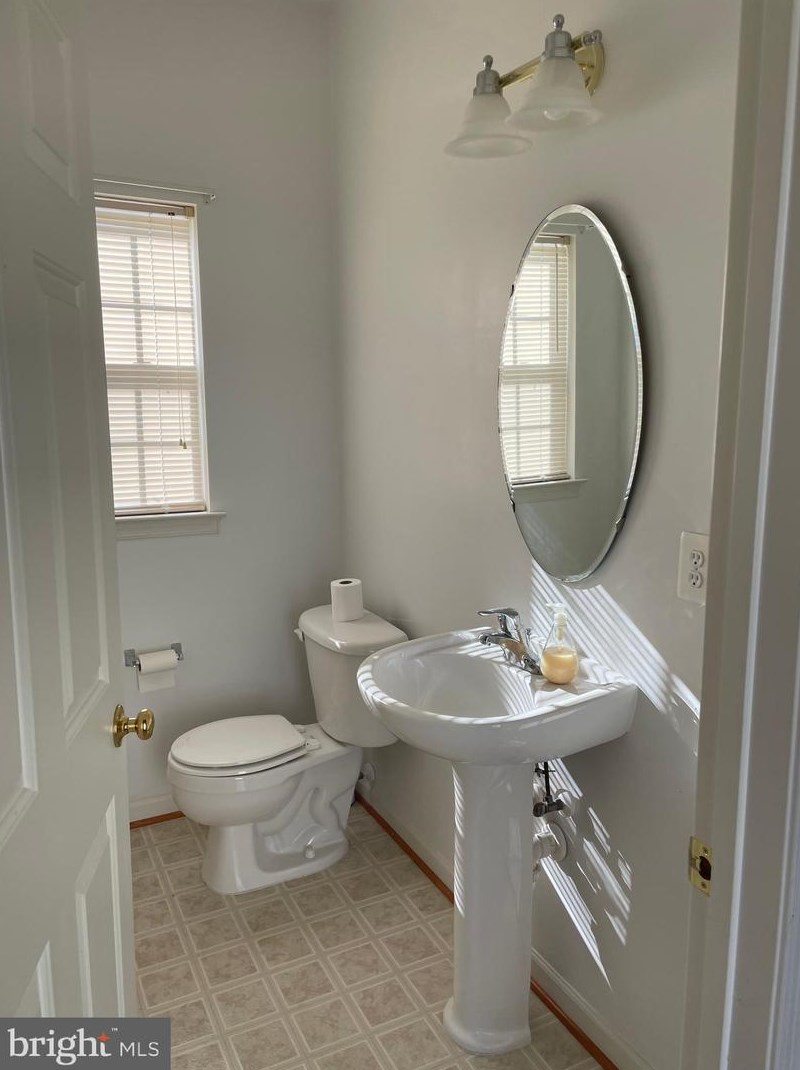 1312 Fairfax Blvd, Ranson WV  25438-5706 exterior