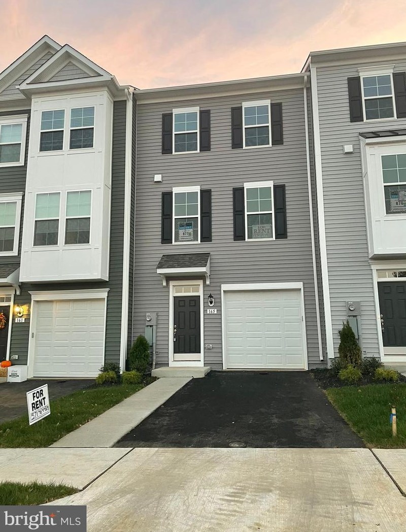 165 Union Ridge Dr, Charles Town, WV 25414