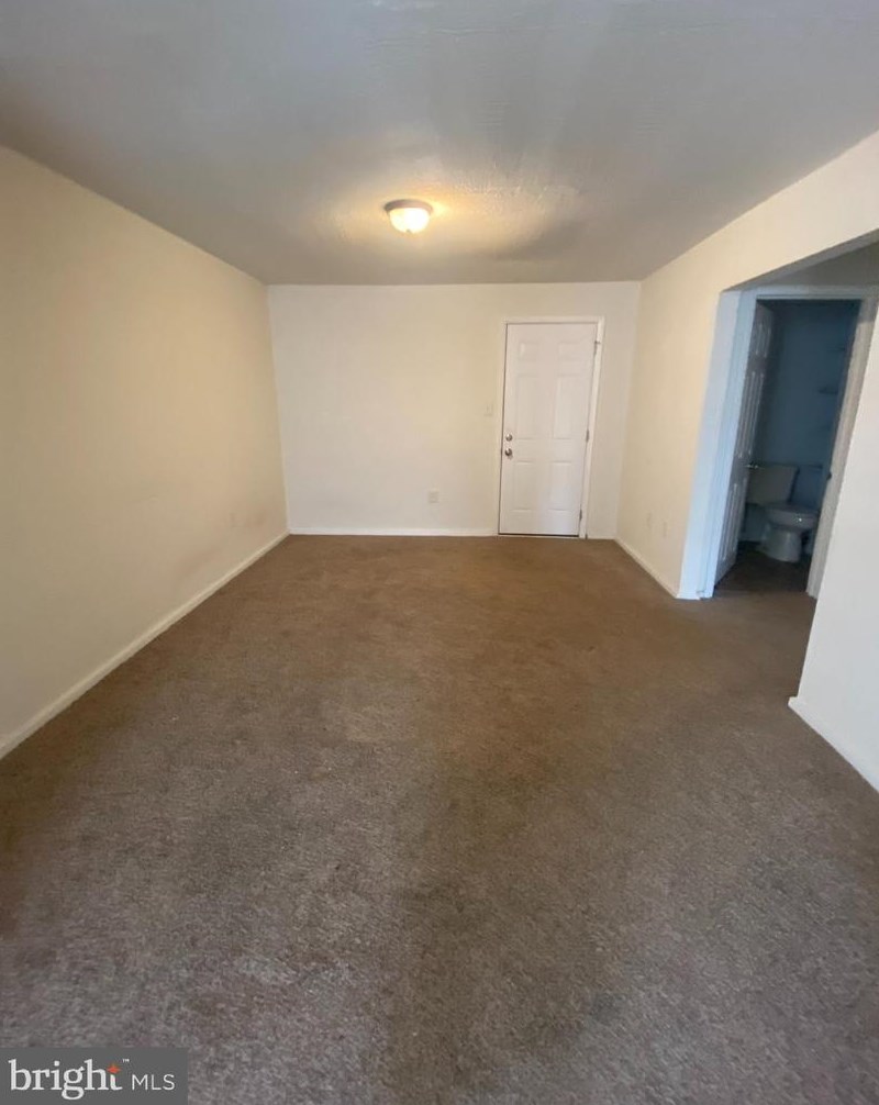 202 S Samuel St #201, Charles Town, WV 25414