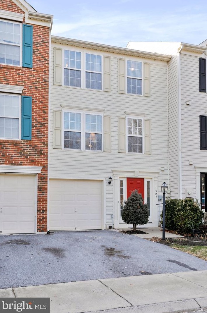 1329 Steed St, Ranson WV  25438-5709 exterior