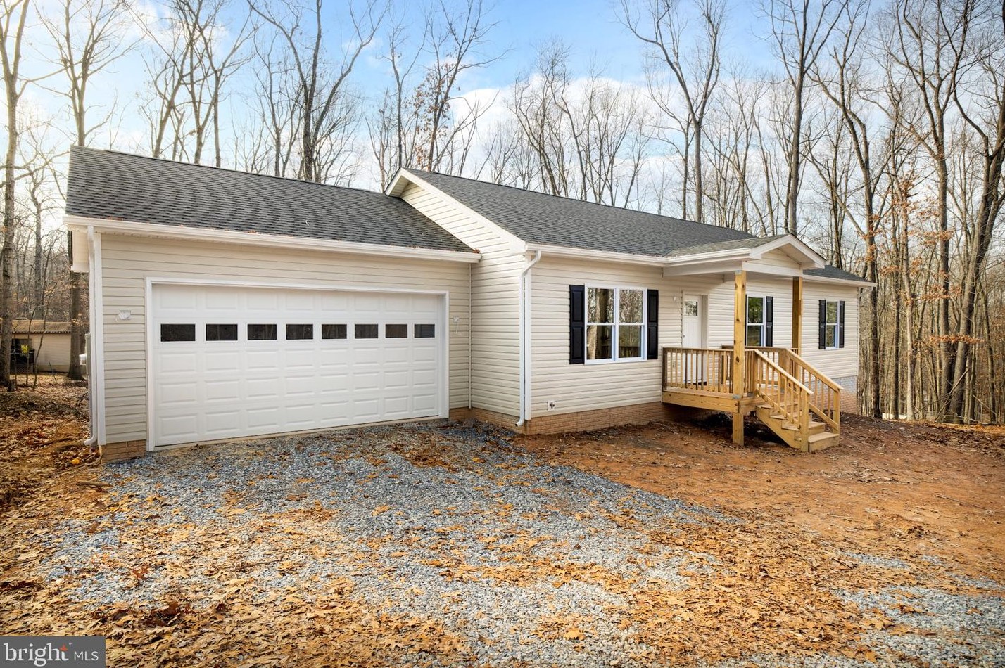 344 Applejack Ln, Harpers Ferry, WV 25425