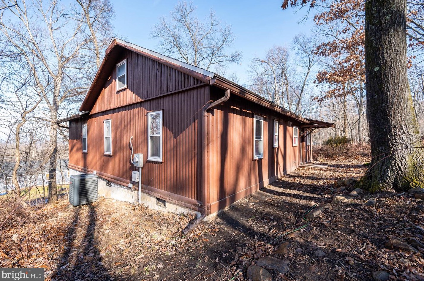 583 Stone Ridge Rd, Harpers Ferry, WV 25425-4812