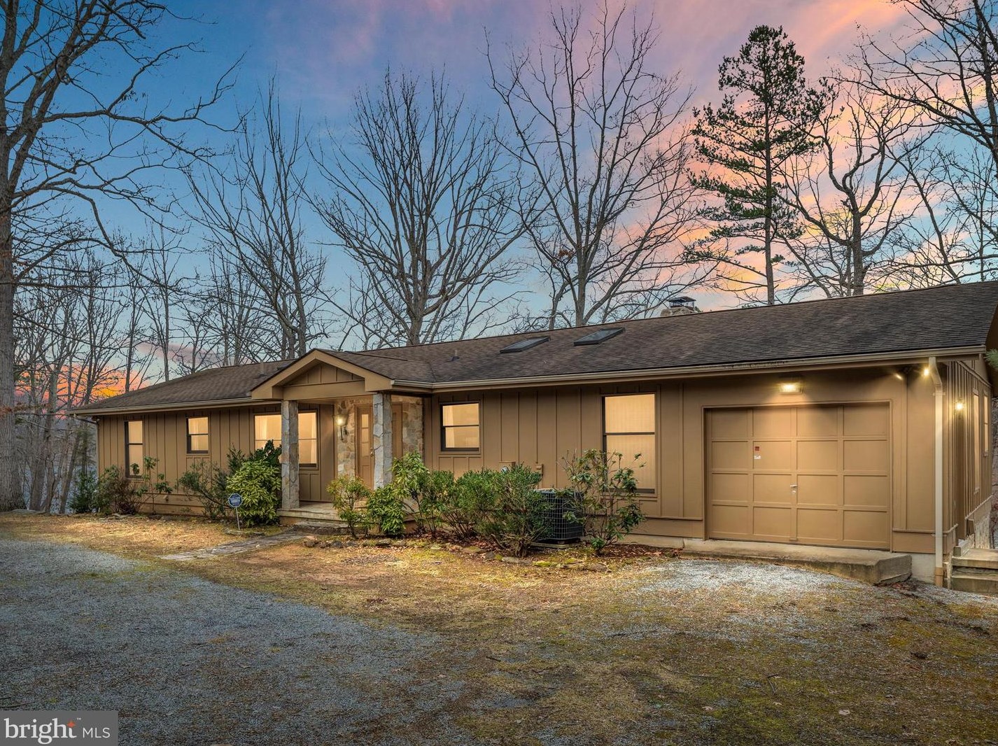 102 Twin Cove Ct, Harpers Ferry, WV 25425