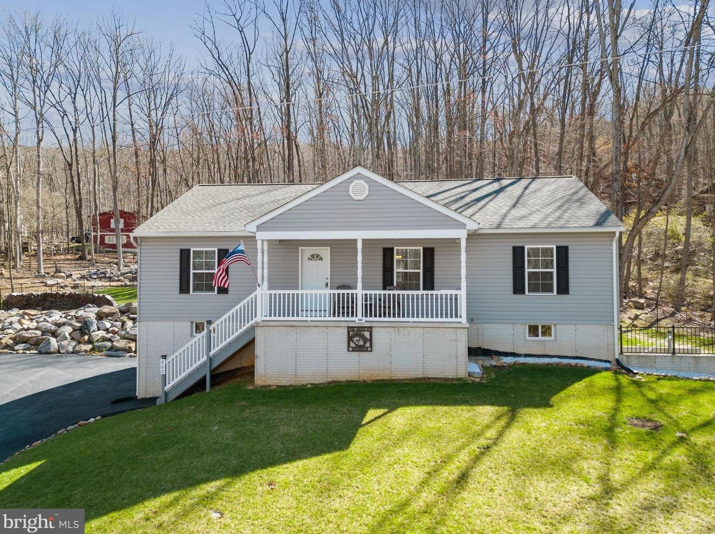 960 Rolling Ln, Harpers Ferry WV 25425-4550 exterior