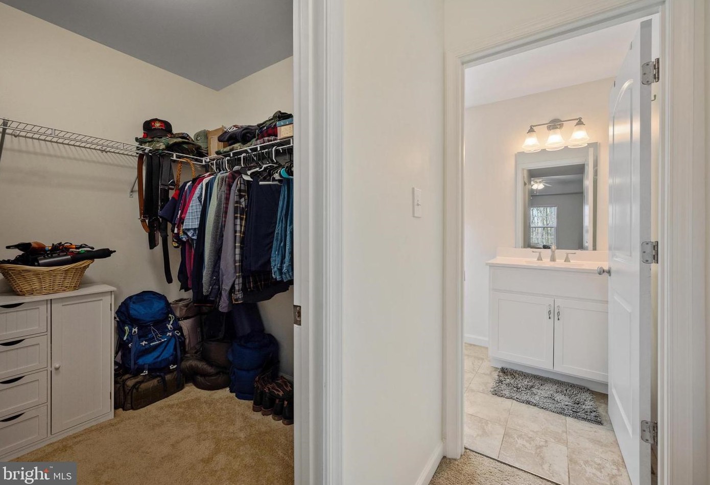 960 Rolling Ln, Harpers Ferry WV 25425-4550 exterior