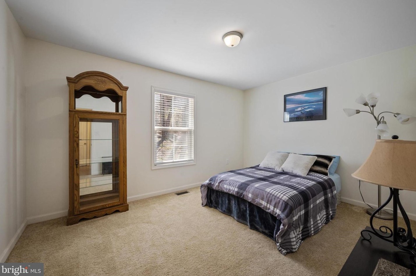 960 Rolling Ln, Harpers Ferry WV 25425-4550 exterior