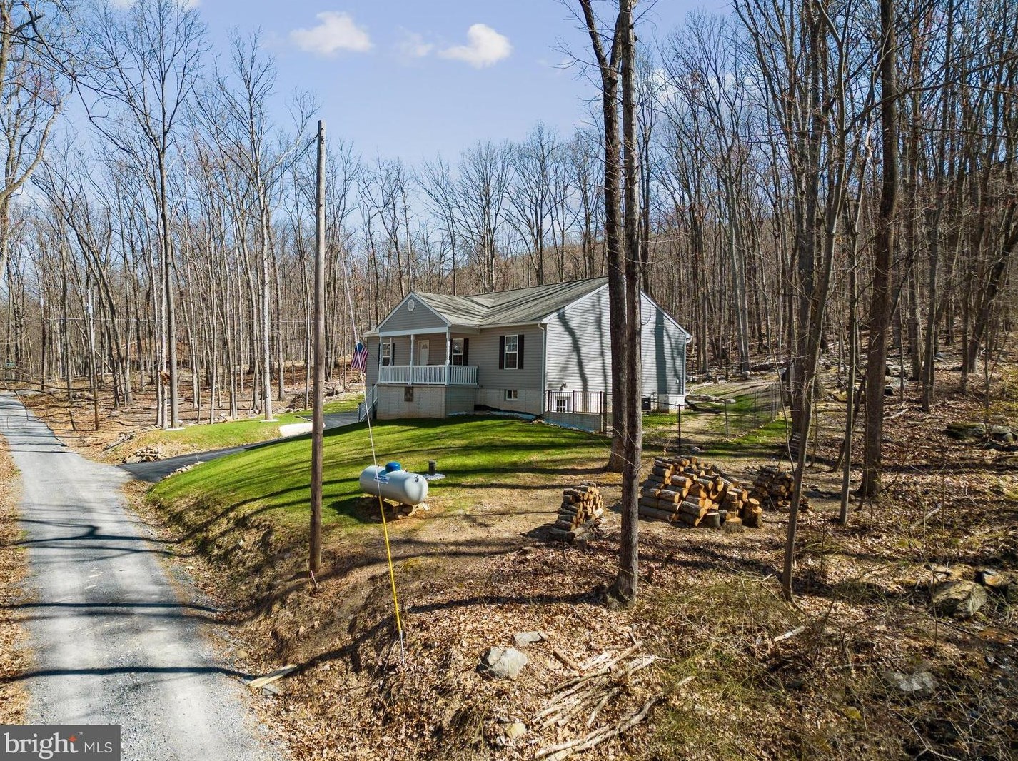 960 Rolling Ln, Harpers Ferry WV 25425-4550 exterior