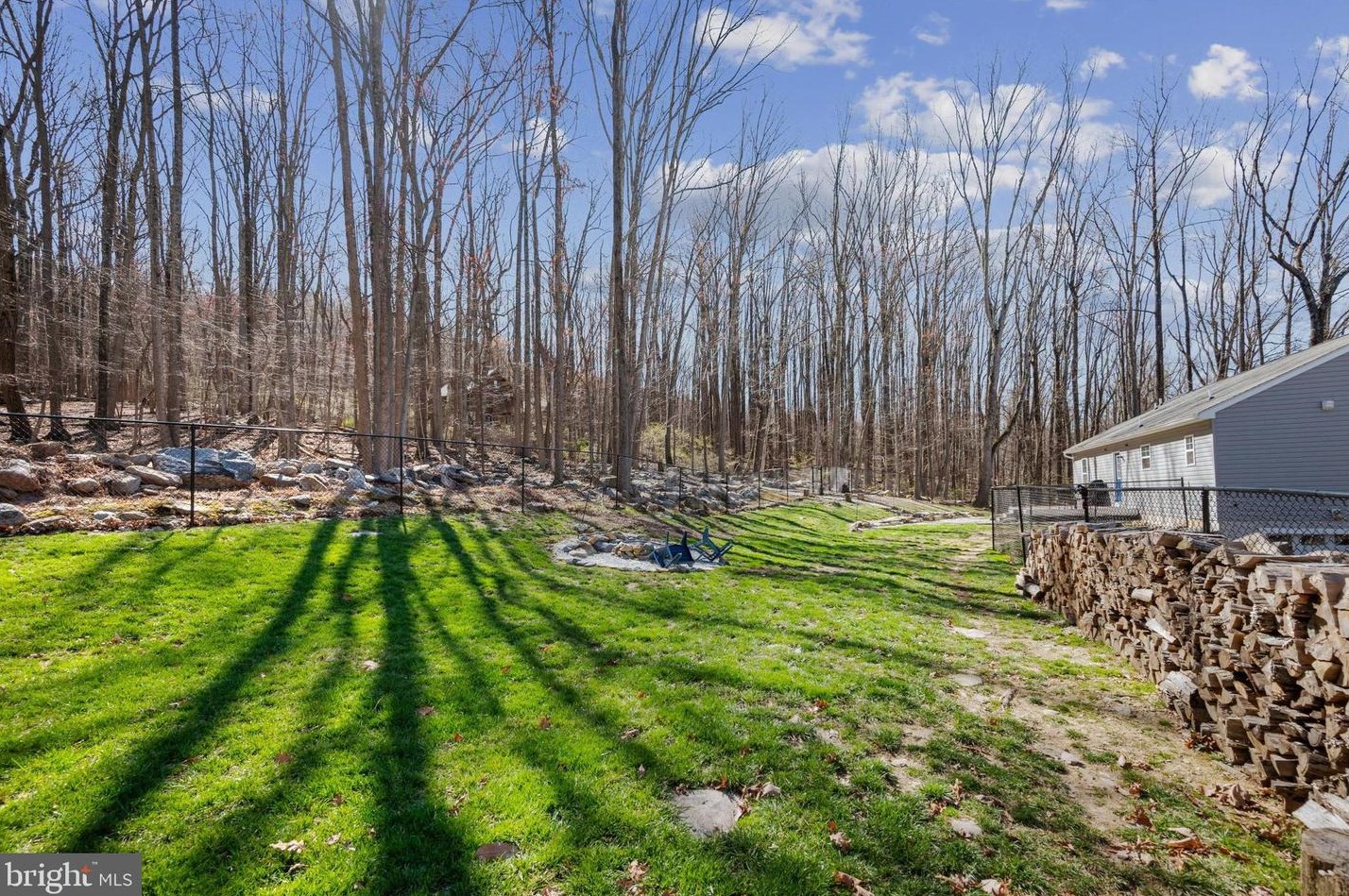 960 Rolling Ln, Harpers Ferry WV 25425-4550 exterior