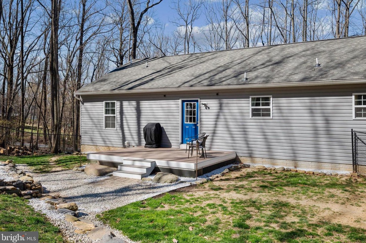 960 Rolling Ln, Harpers Ferry WV 25425-4550 exterior