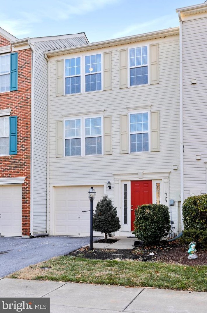 1329 Steed St, Ranson, WV 25438