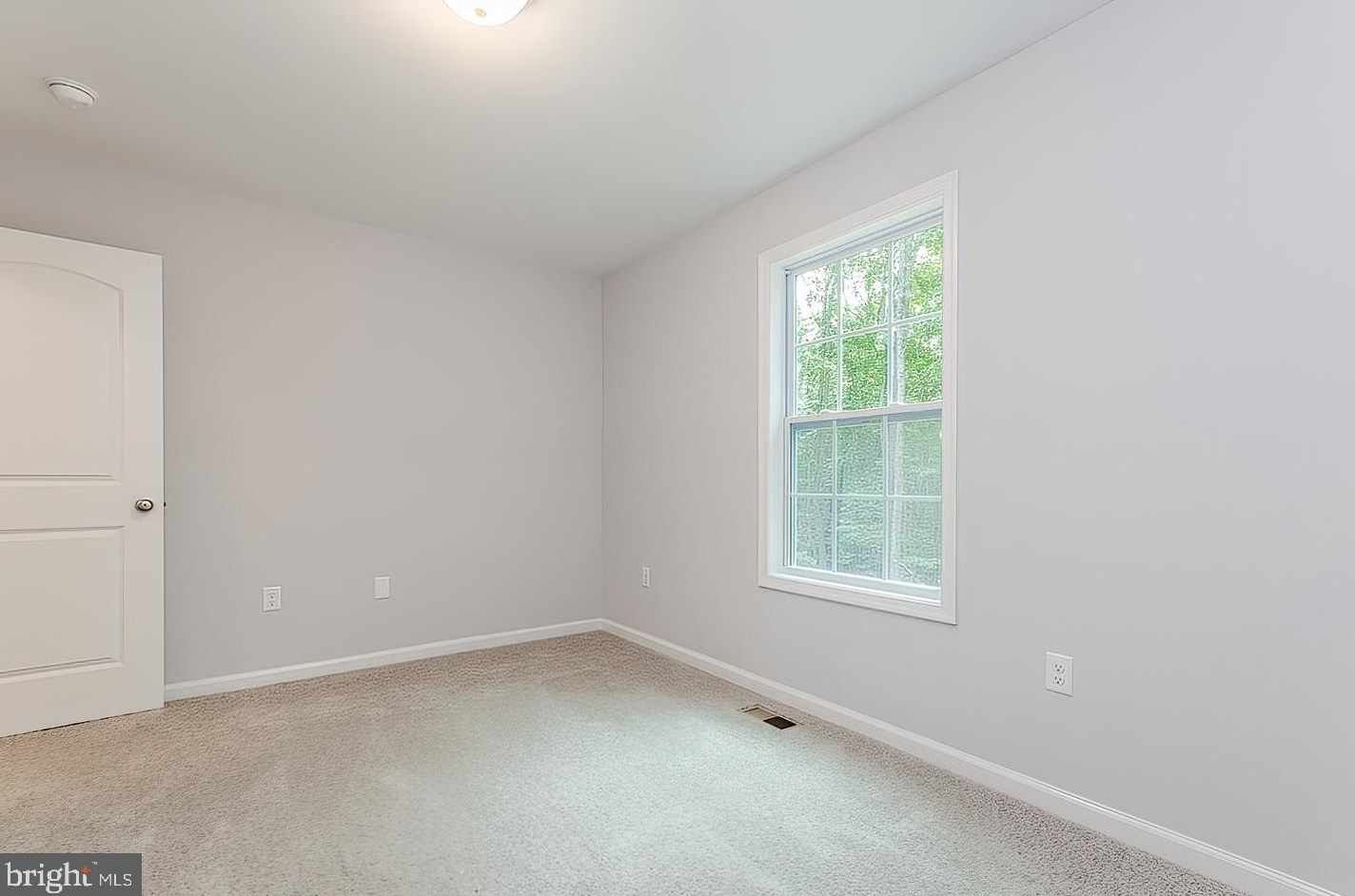 143 Kelly Dr, Harpers Ferry WV 25425-4663 exterior