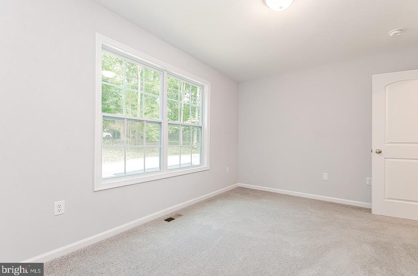 143 Kelly Dr, Harpers Ferry WV 25425-4663 exterior