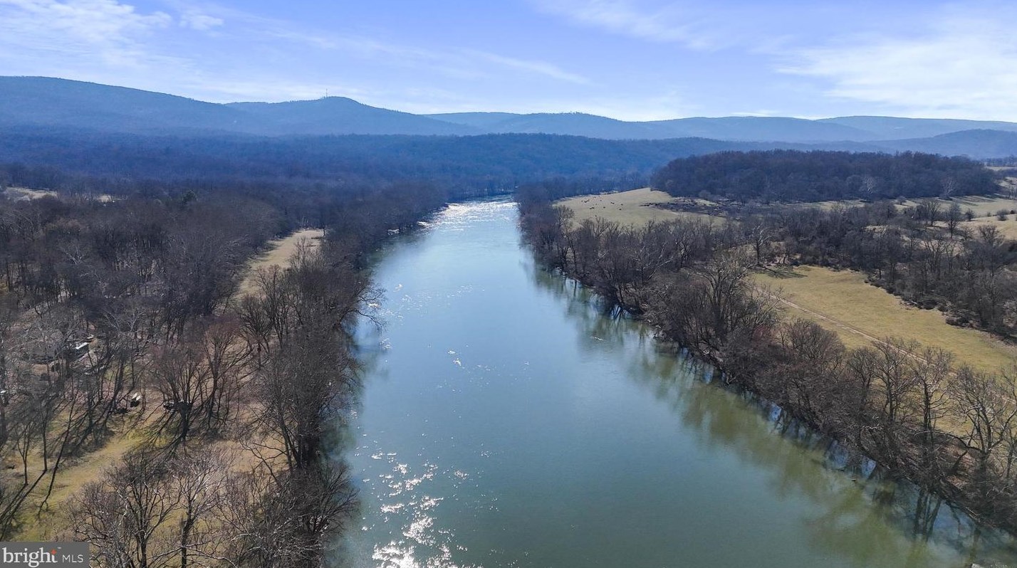 126 Marcum Ln, Harpers Ferry WV  25425-4529 exterior