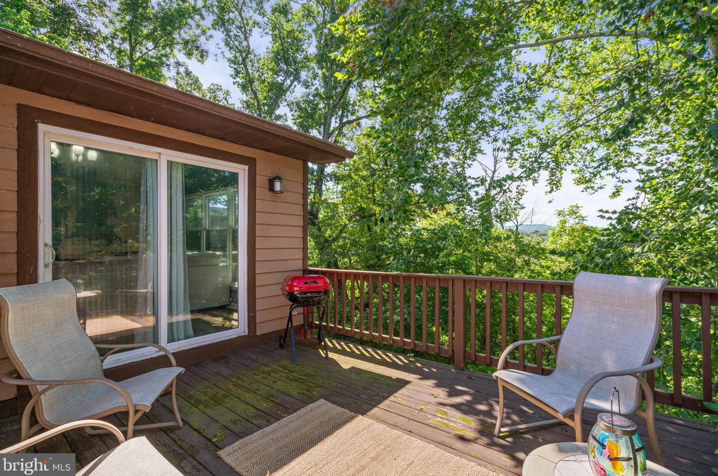 80 Bedford Dr, Charles Town WV  25414-4543 exterior