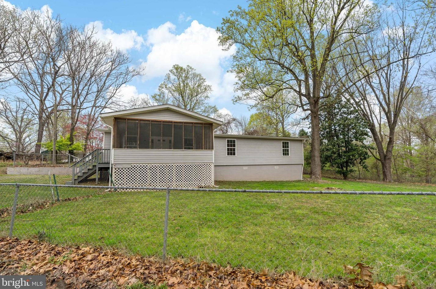 28 Heavenwood Ln, Harpers Ferry, WV 25425
