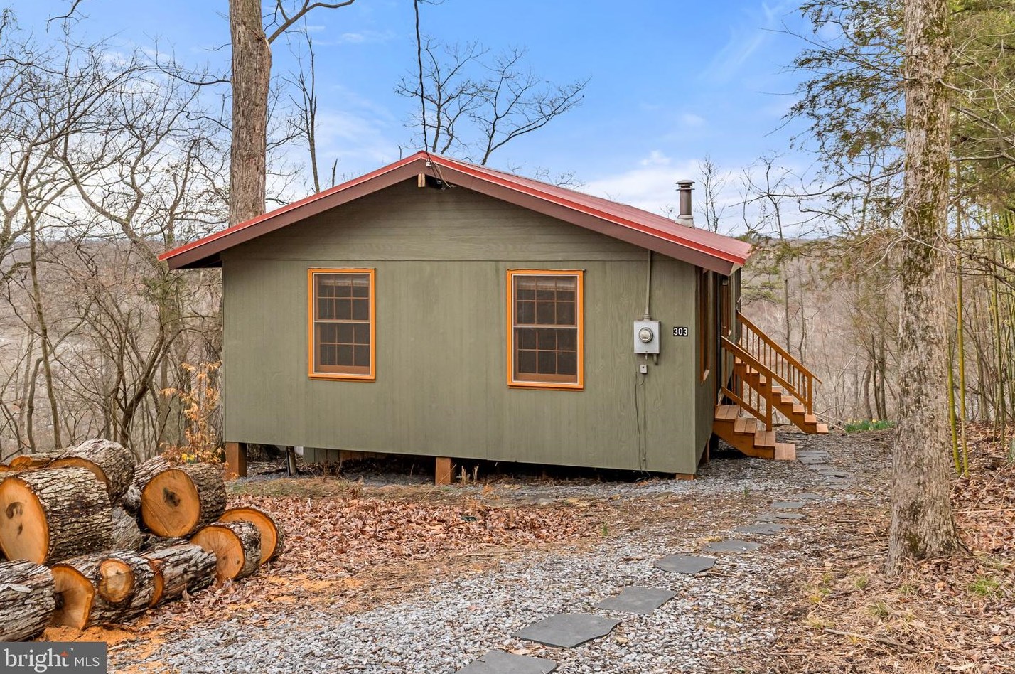 303 Long Leaf Ln, Harpers Ferry, WV 25425