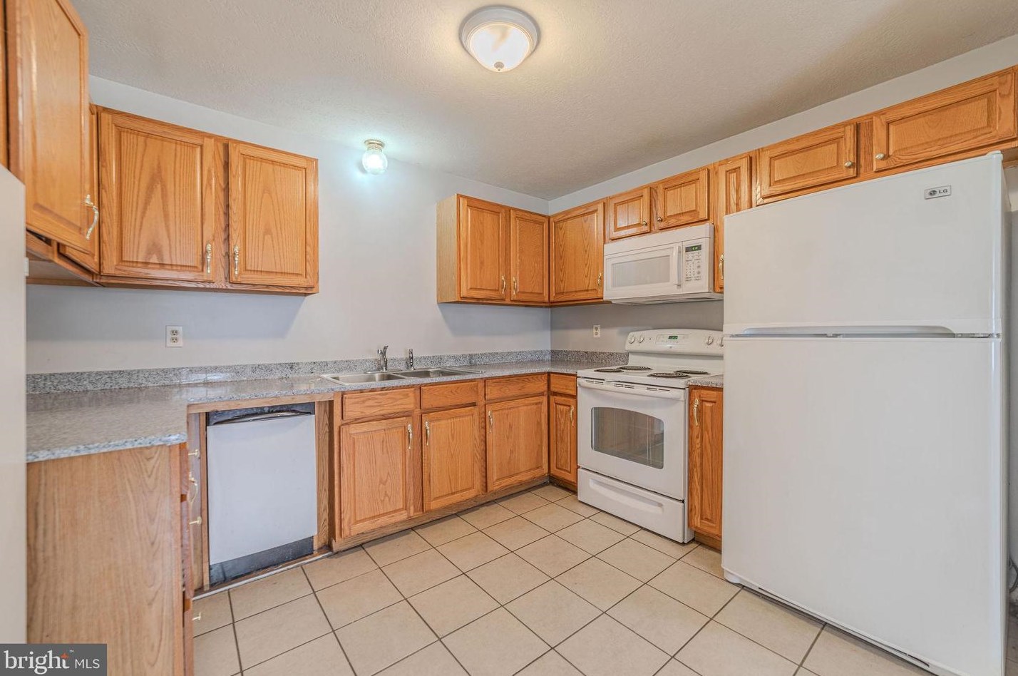 320 Beauregard Blvd, Charles Town WV  25414-4057 exterior