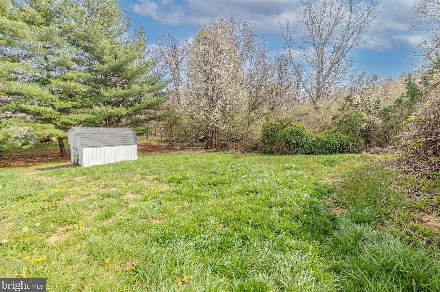 320 Beauregard Blvd, Charles Town WV  25414-4057 exterior
