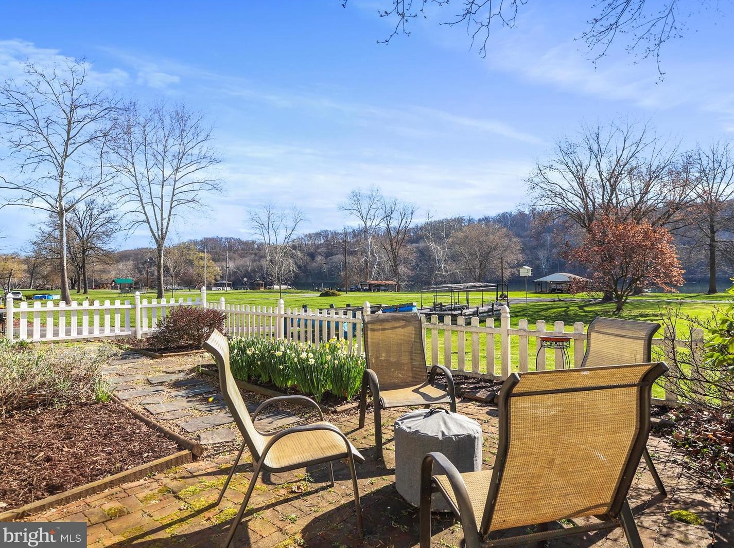 33 Mason Dr, Harpers Ferry WV 25425-4079 exterior