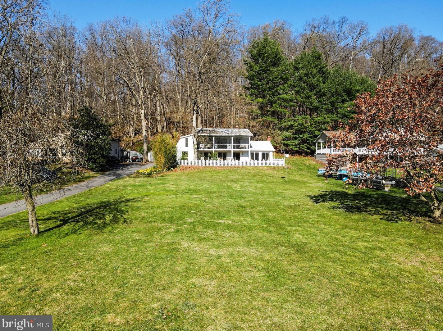 33 Mason Dr, Harpers Ferry WV 25425-4079 exterior