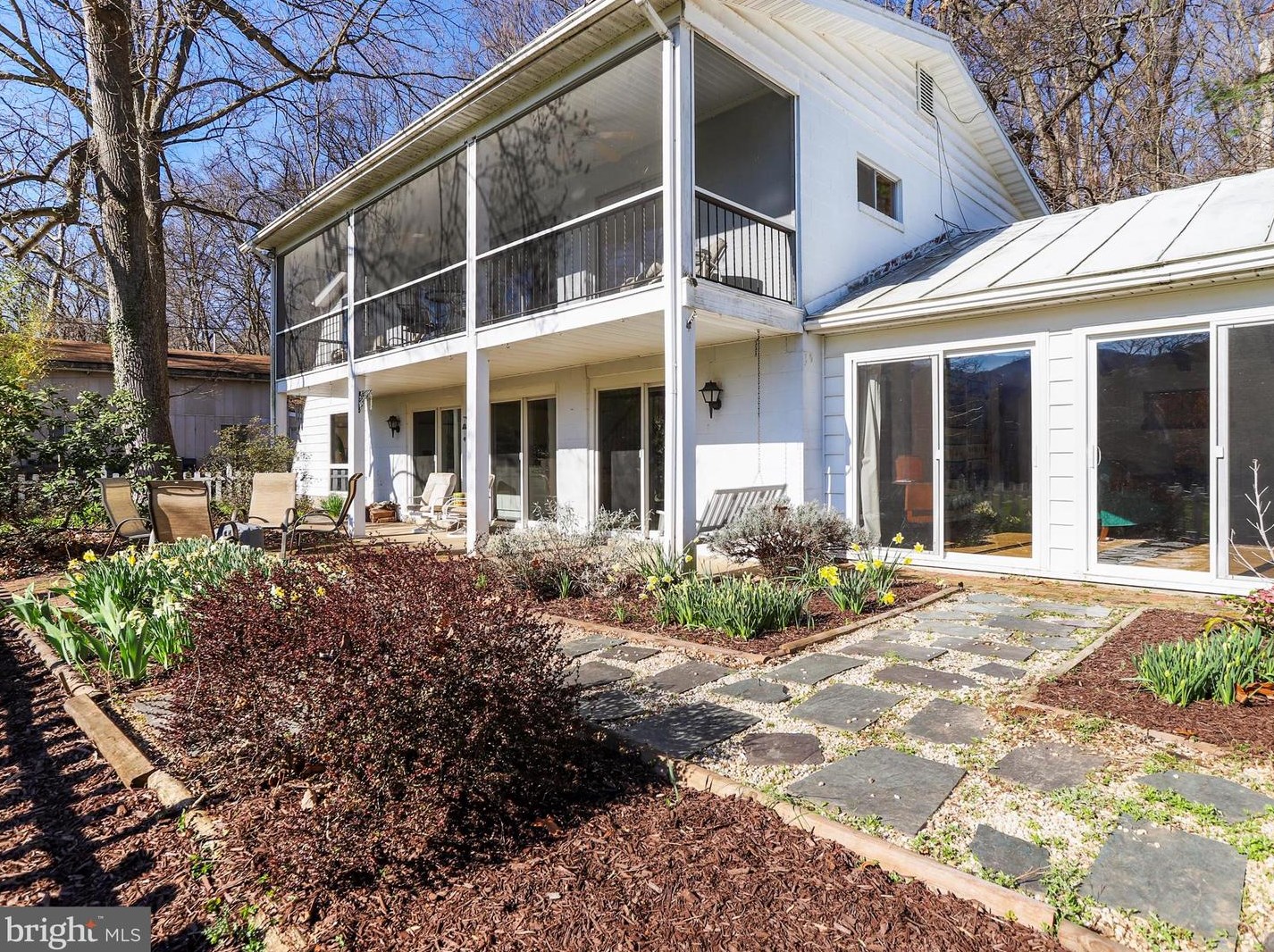 33 Mason Dr, Harpers Ferry WV 25425-4079 exterior