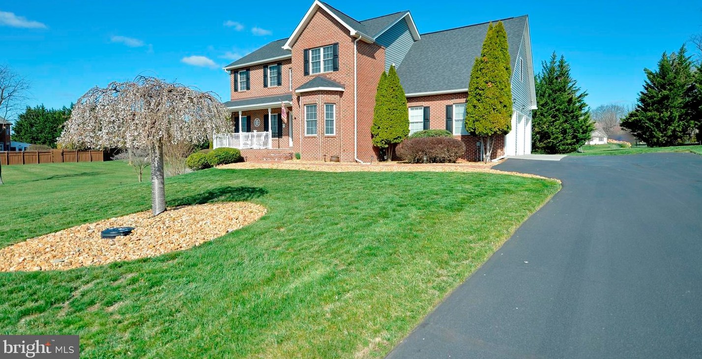 890 Eastland Dr, Charles Town, WV 25414