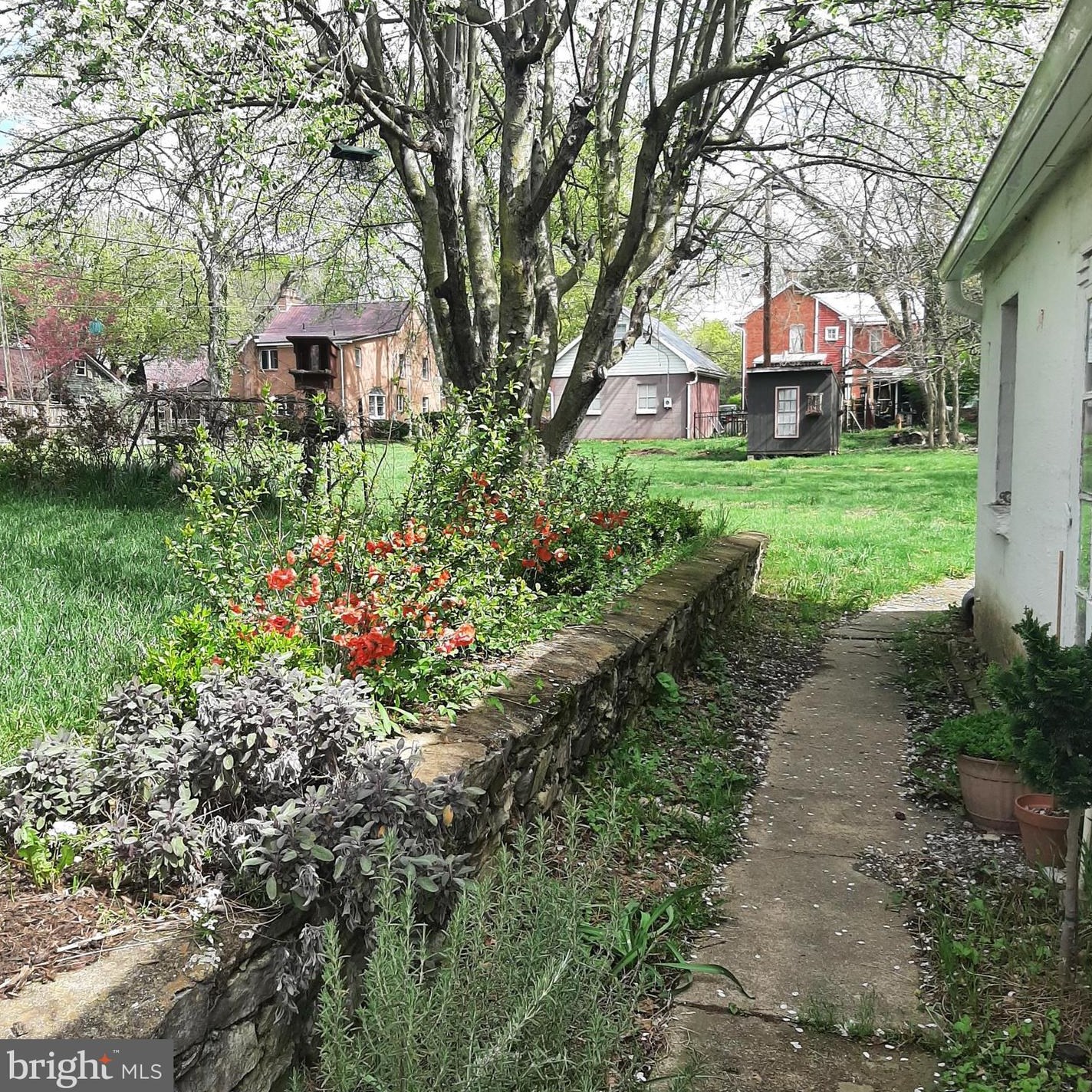 83 Minden St, Shepherdstown WV  25443-4720 exterior