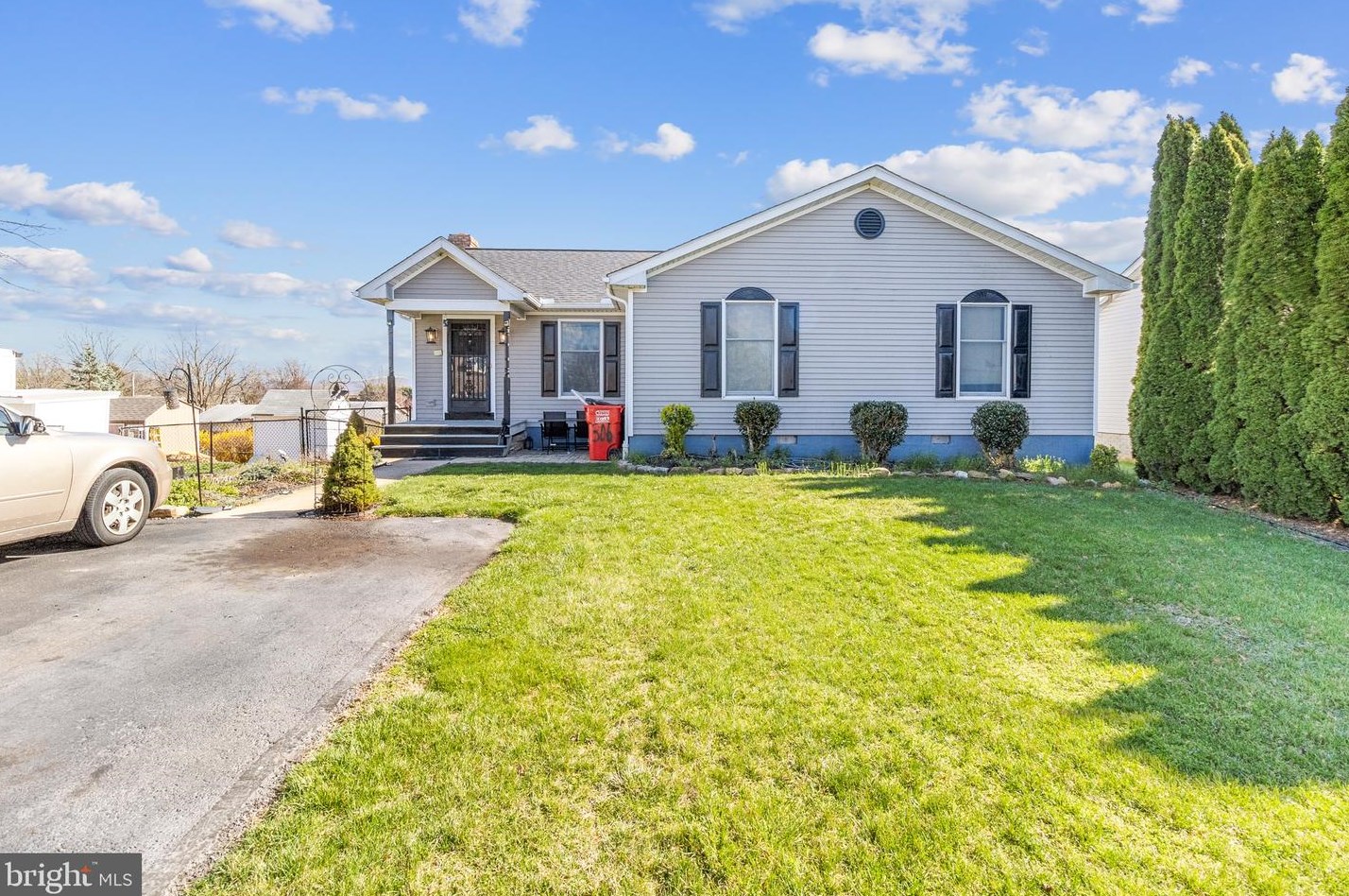 306 13th Ave, Ranson, WV 25438-1570