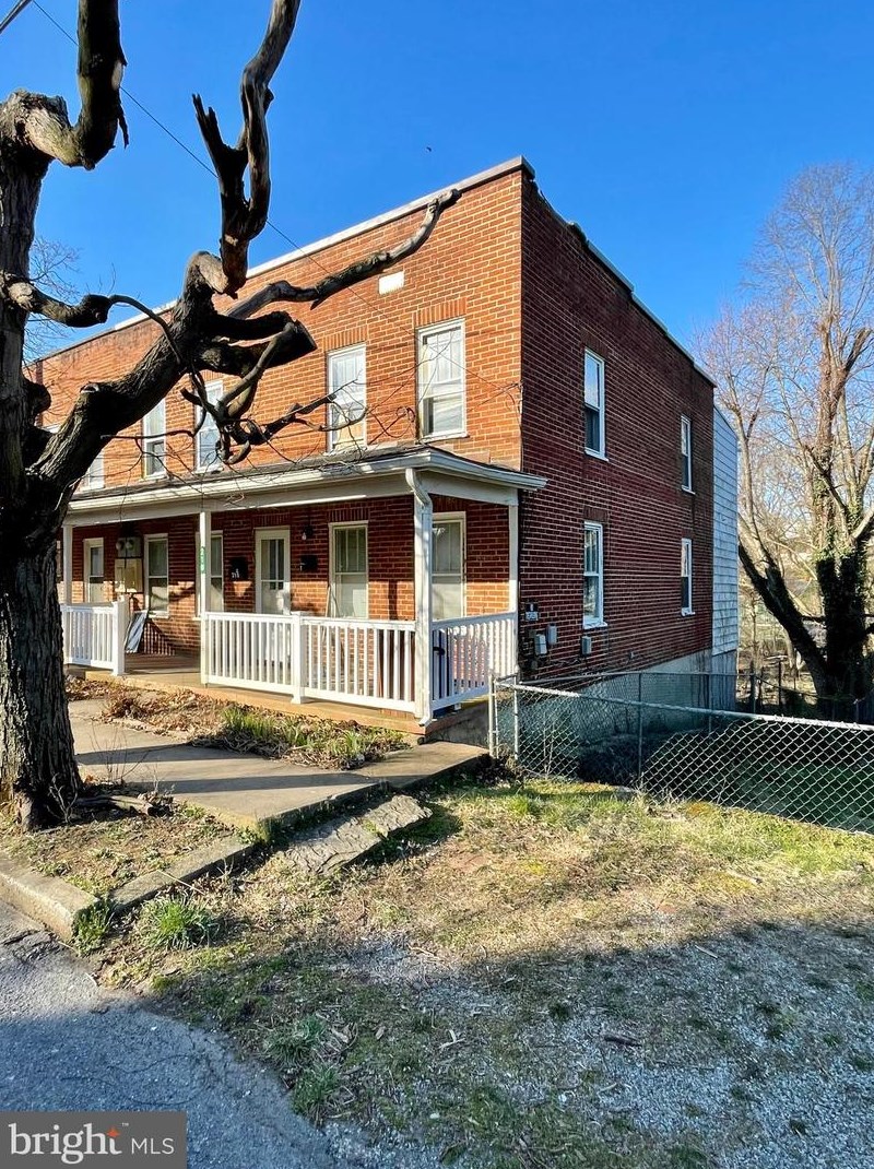 210 N West St, Charles Town, WV 25414