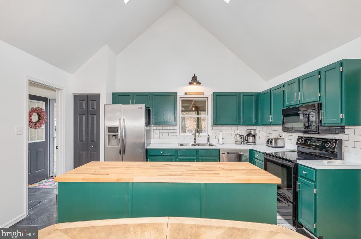 856 Skyline Trl, Harpers Ferry WV  25425-5576 exterior