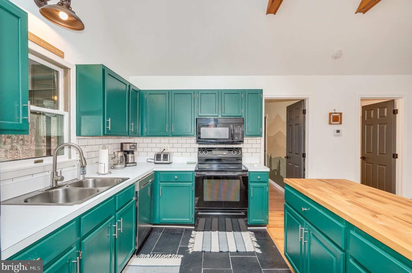 856 Skyline Trl, Harpers Ferry WV  25425-5576 exterior