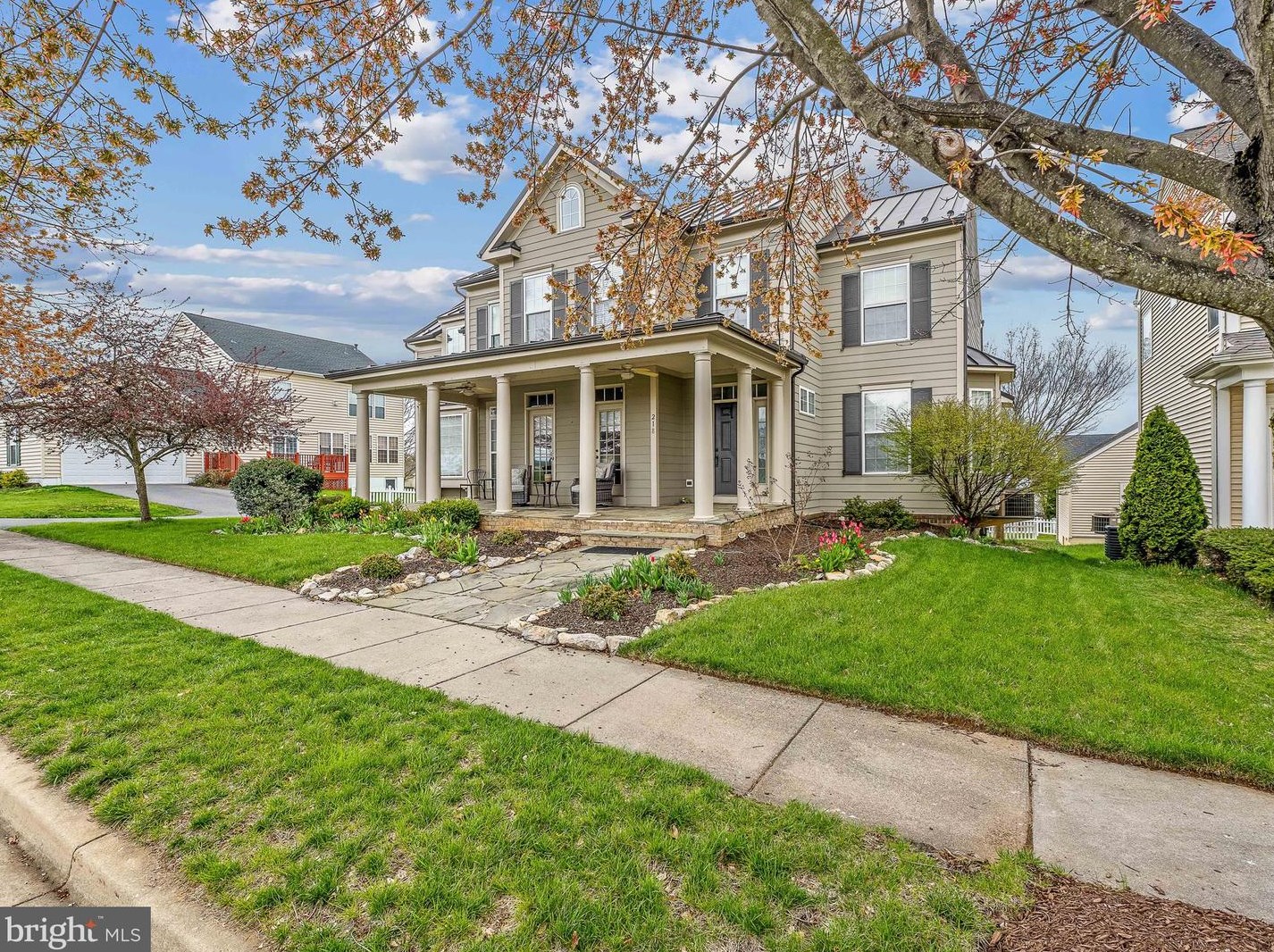 218 Braddock St, Charles Town, WV 25414-5083