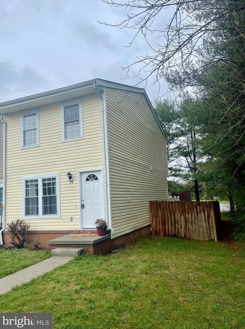 19 Swallow Ct, Charles Town, WV 25414