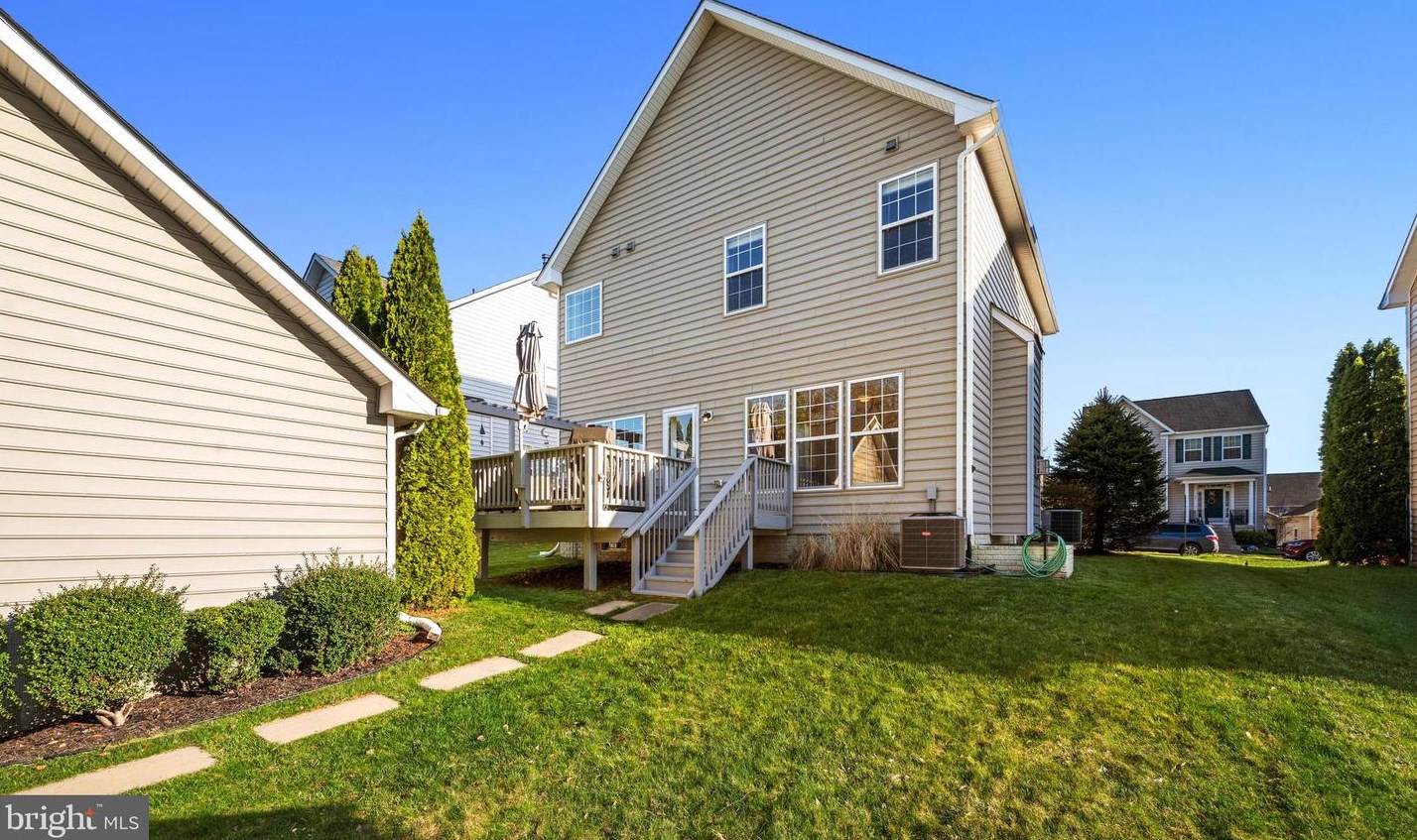 187 Colonial Dr, Charles Town WV  25414-4498 exterior