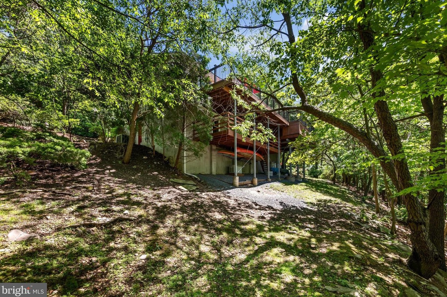 137 Moonridge Ln, Harpers Ferry WV  25425-6237 exterior